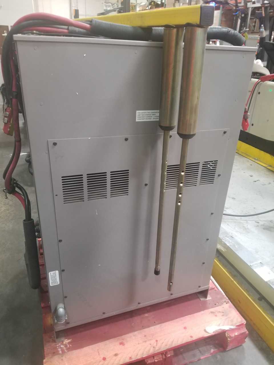 2005 Aker Wade Twinmax 20 charger, Livermore, CA - MATERIAL HANDLING