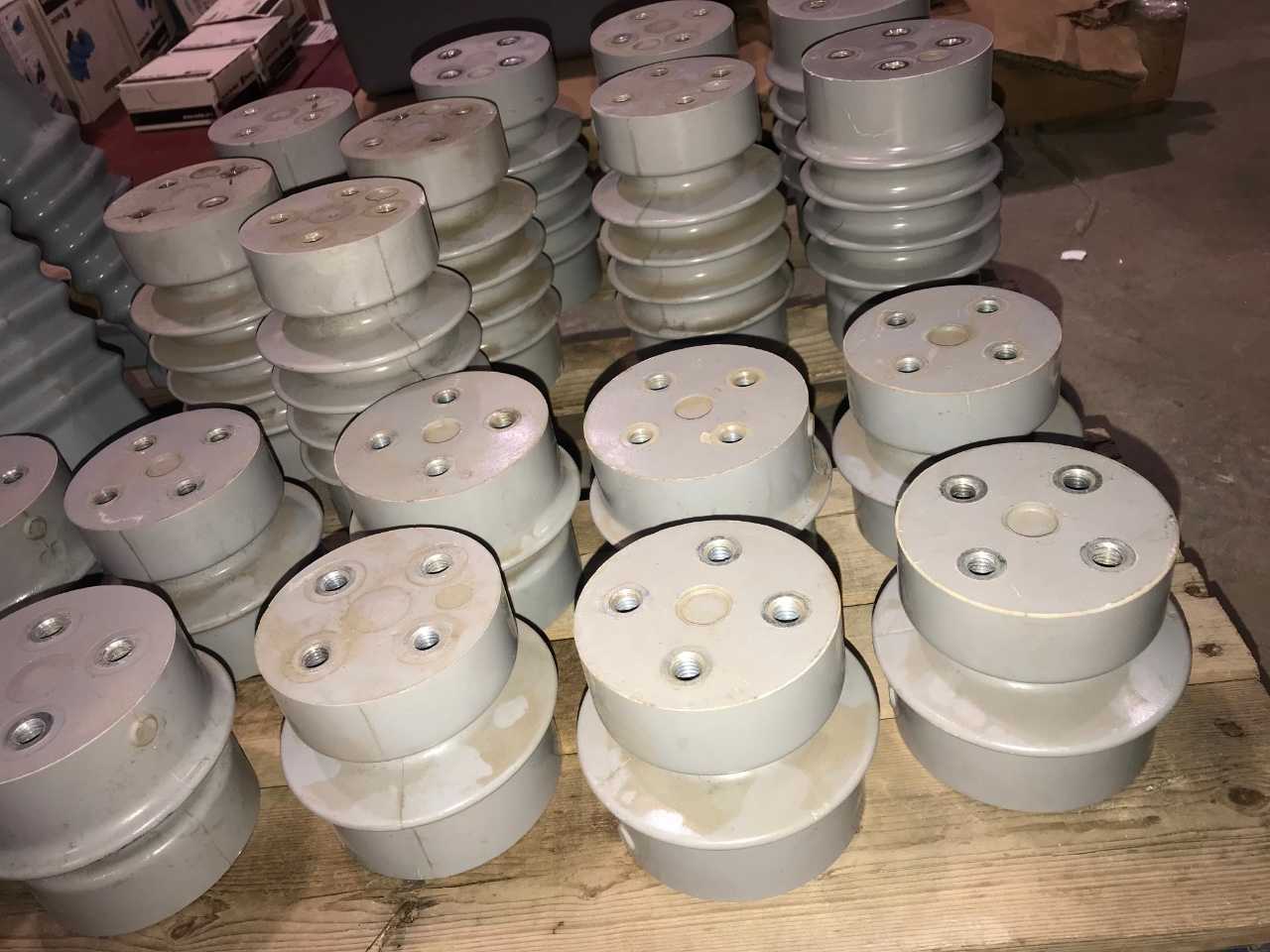 HIGH VOLTAGE INSULATOR ACCESSORIES (FULL PALLET) - ELECTRICAL COMPONENTS HIGH VOLTAGE INSULATOR ACCESSORIES (FULL PALLET) - ELECTRICAL COMPONENTS