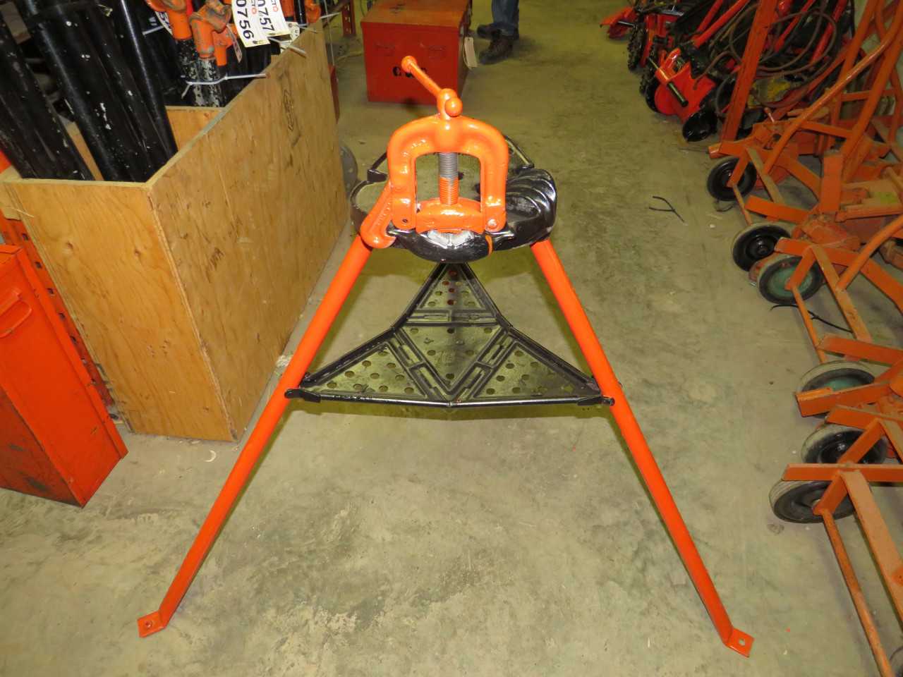 RIDGID 40-A PORTABLE TRISTAND TRIPOD YOKE VISE 1/8" TO 2 1/2" - ELECTRIC POWER TOOLS