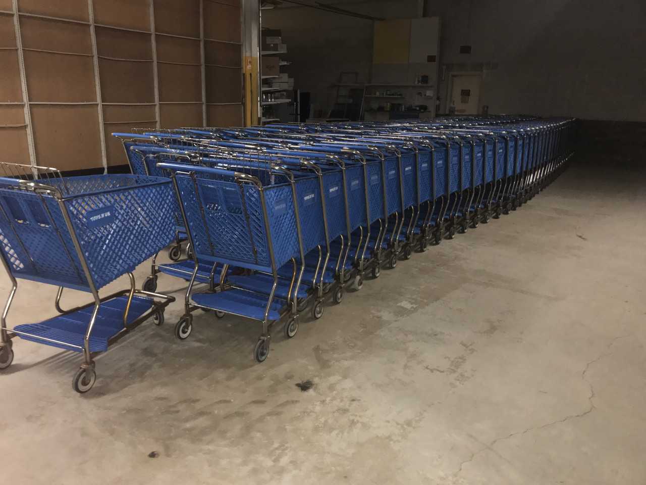 LOT OF SHOPPING CARTS - ROLLING CARTS