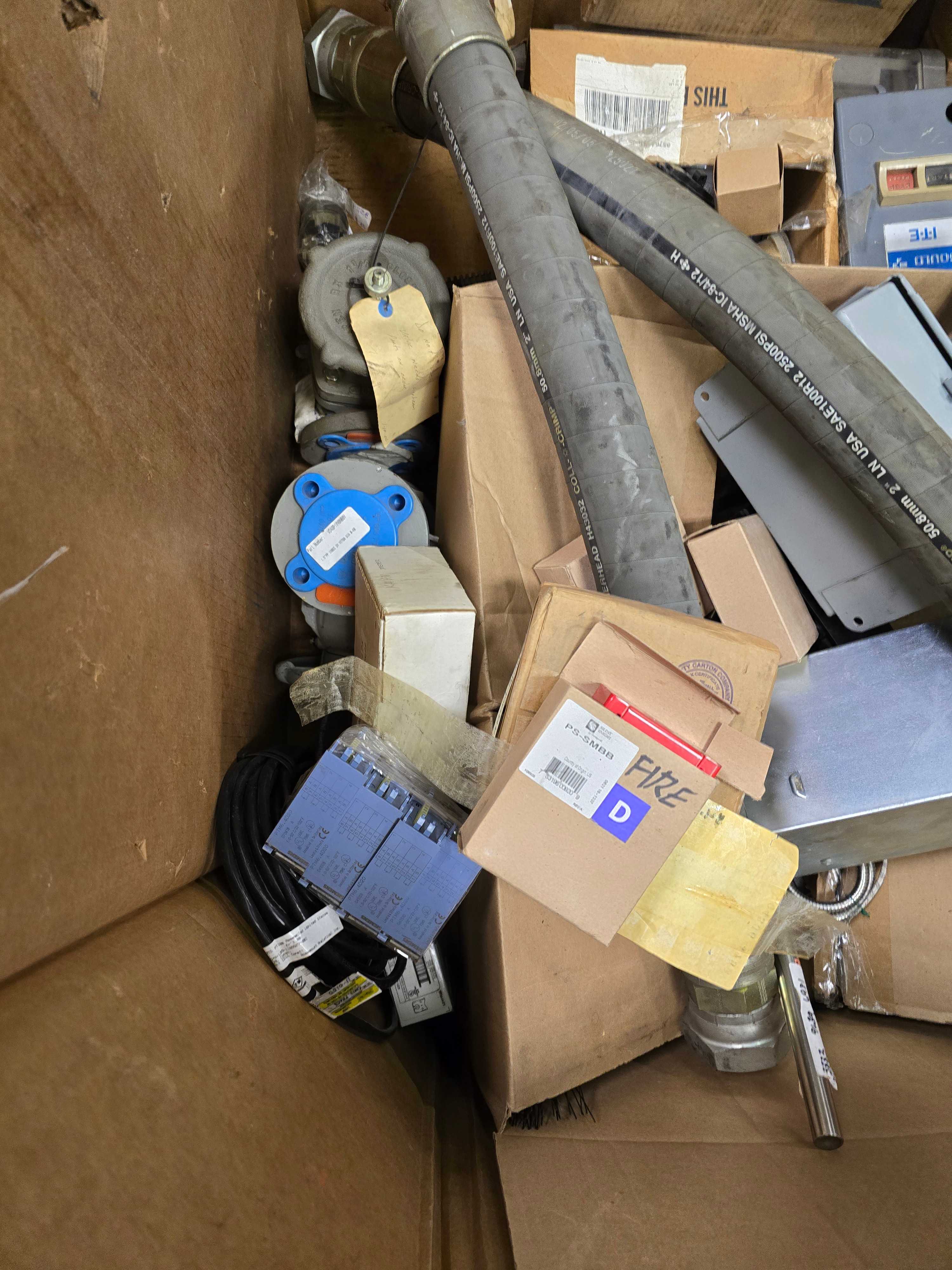 LOT OF INDUSTRIAL PARTS - HOSES - VALVES - FILTERS - CYLINDERS - INDUSTRIAL PARTS LOT OF INDUSTRIAL PARTS - HOSES - VALVES - FILTERS - CYLINDERS - INDUSTRIAL PARTS