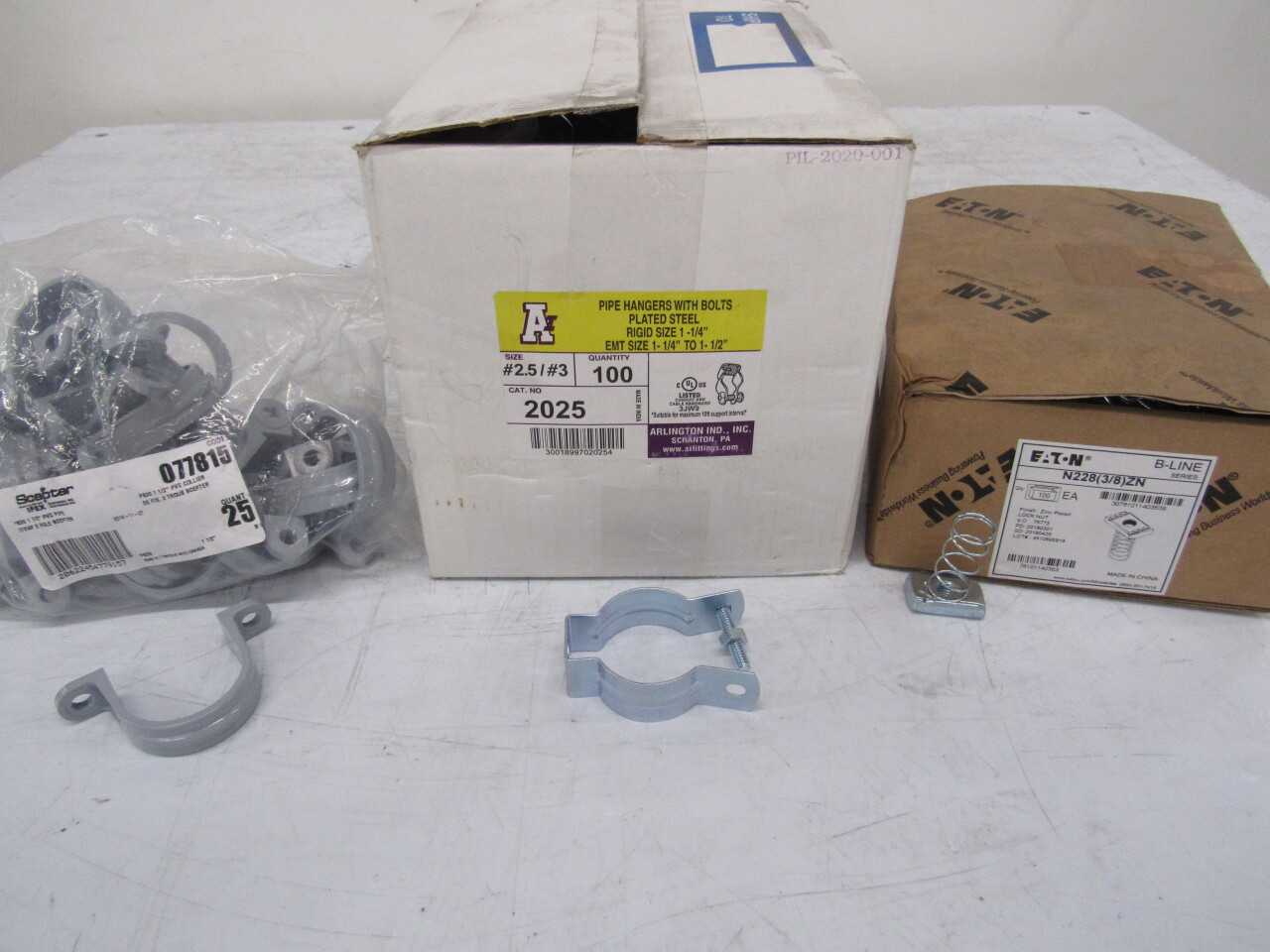 Quantity of 800x Assorted Electrical Conduit/Fittings - ELECTRICAL COMPONENTS