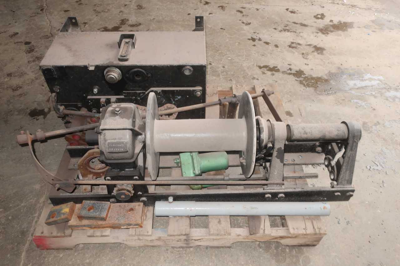 BRADEN HYDRAULIC WINCH ATTACHMENT - CONSTRUCTION EQUIPMENT ATTACHMENTS