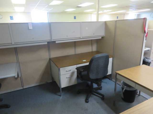 Office Furniture and Panels, Lot - MISCELLANEOUS