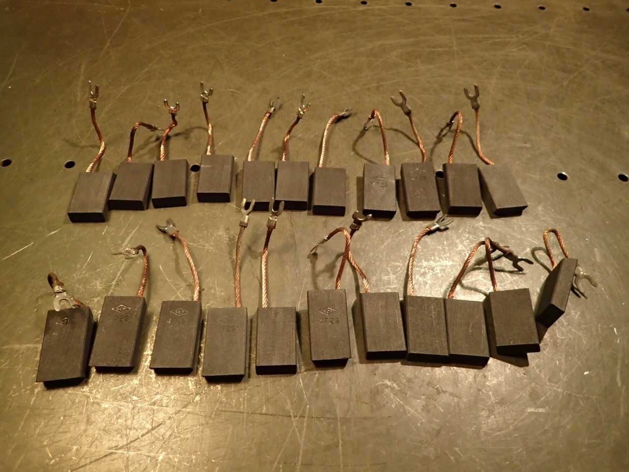 22 Pcs Double Bevel Tamped Single Position Shunt Motor Brushes 1-3/4" x 1" x 3/8 - ELECTRICAL COMPONENTS