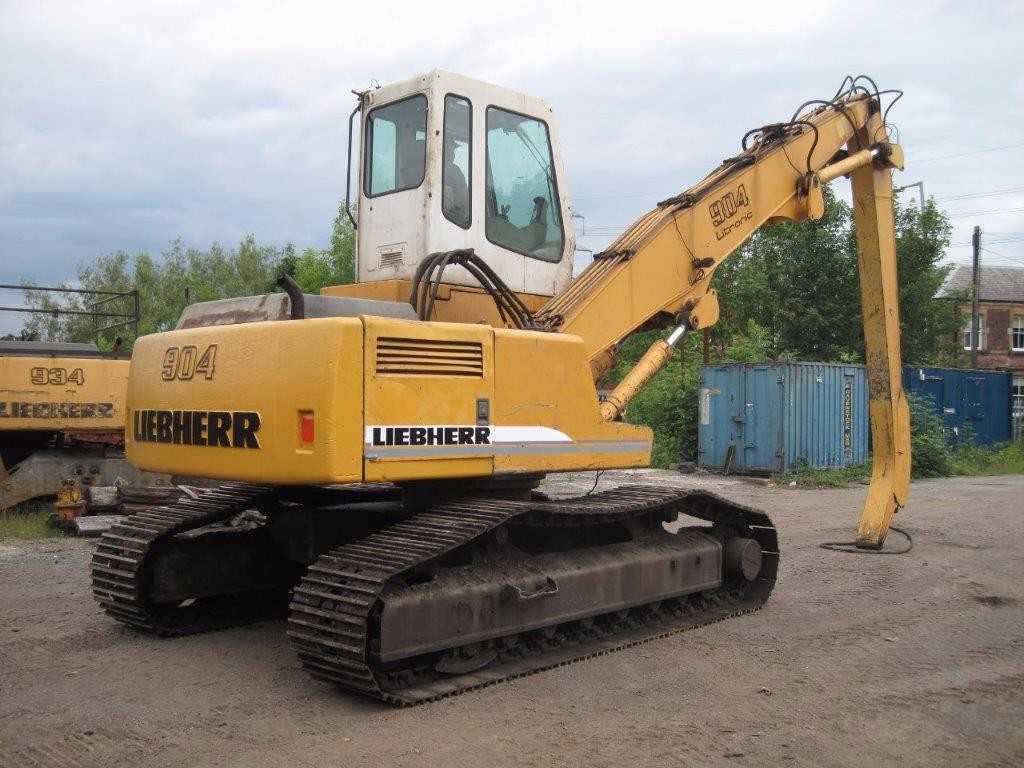 Liebherr 904 Scrap Handler - CRAWLER LOADERS