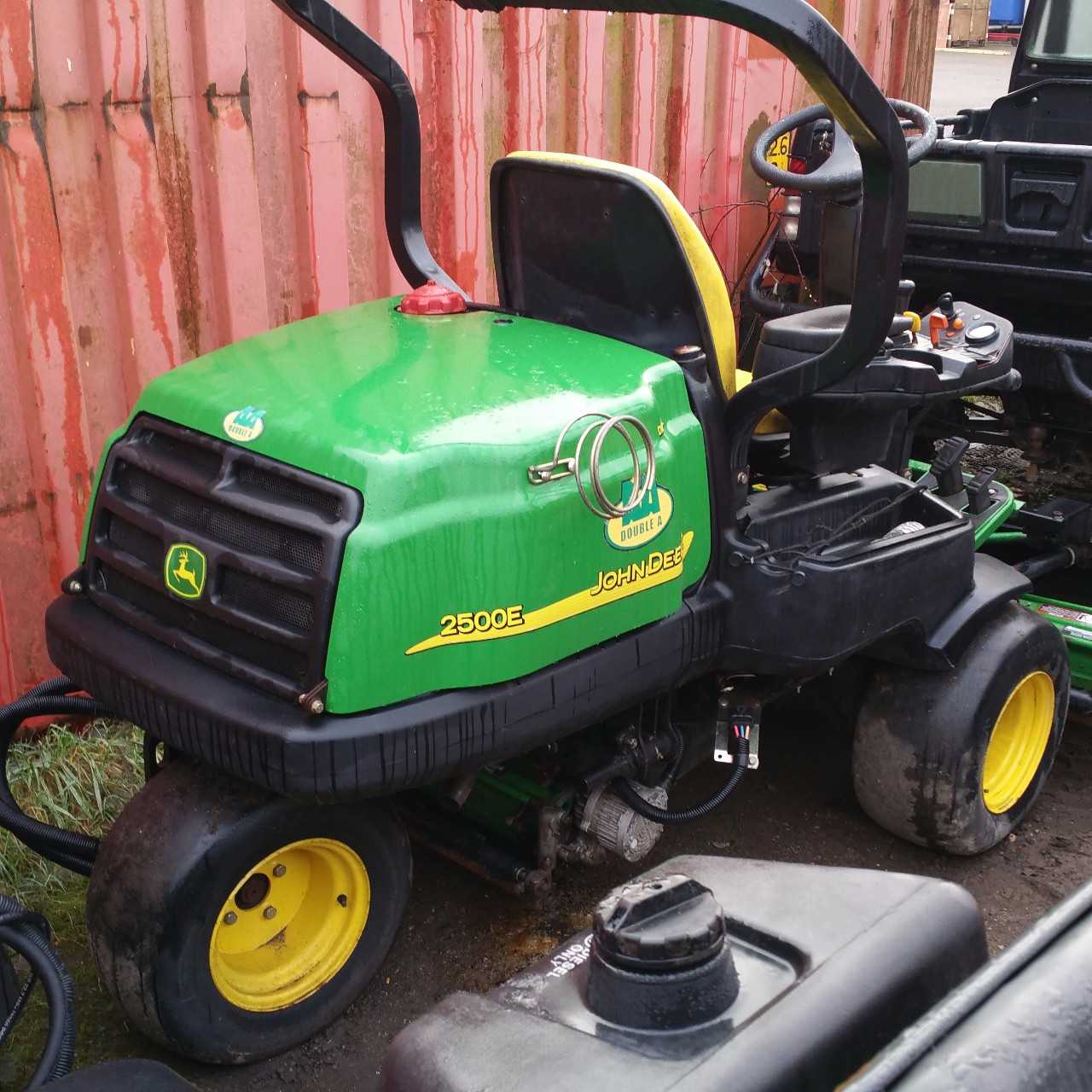 John Deere 2500E mower - MISCELLANEOUS
