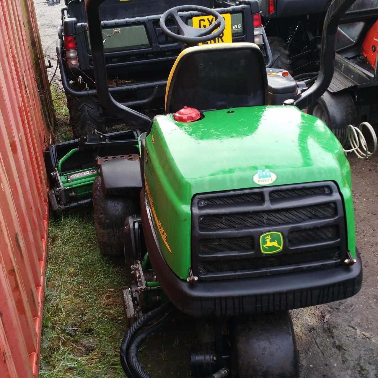 John Deere 2500E mower - MISCELLANEOUS
