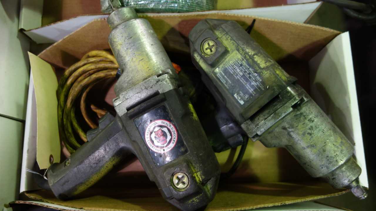 LOT OF 2 IMPACT 1/2IN IMPACT WRENCH 120V-AC, BLACK & DECKER, CRAFTSMAN - ELECTRIC POWER TOOLS
