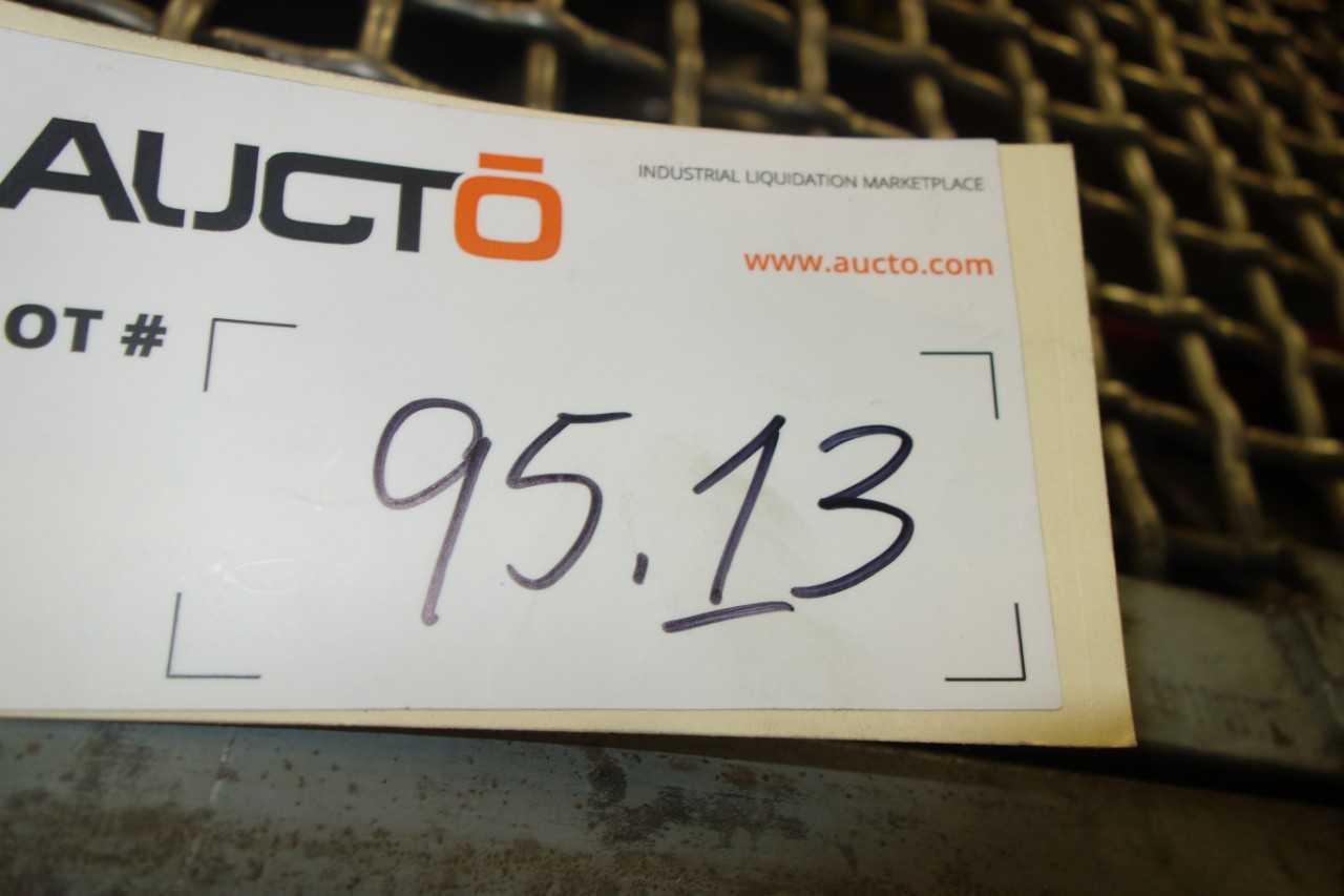 Contents of cage - assorted hydraulic jacks - HYDRAULIC PARTS