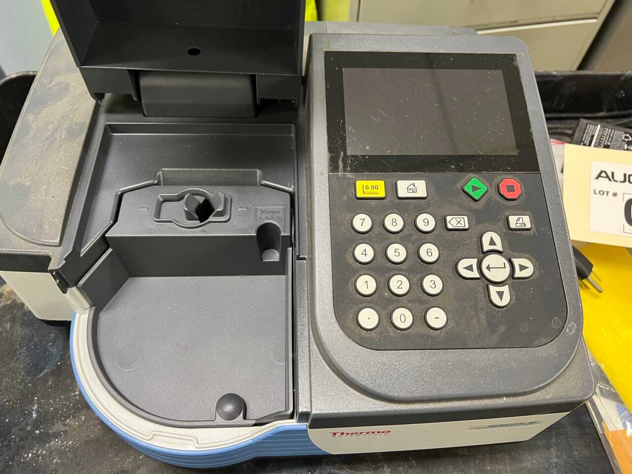 Thermo Scientific Genesys 30 visible spectrophotometer - LAB & SCIENTIFIC