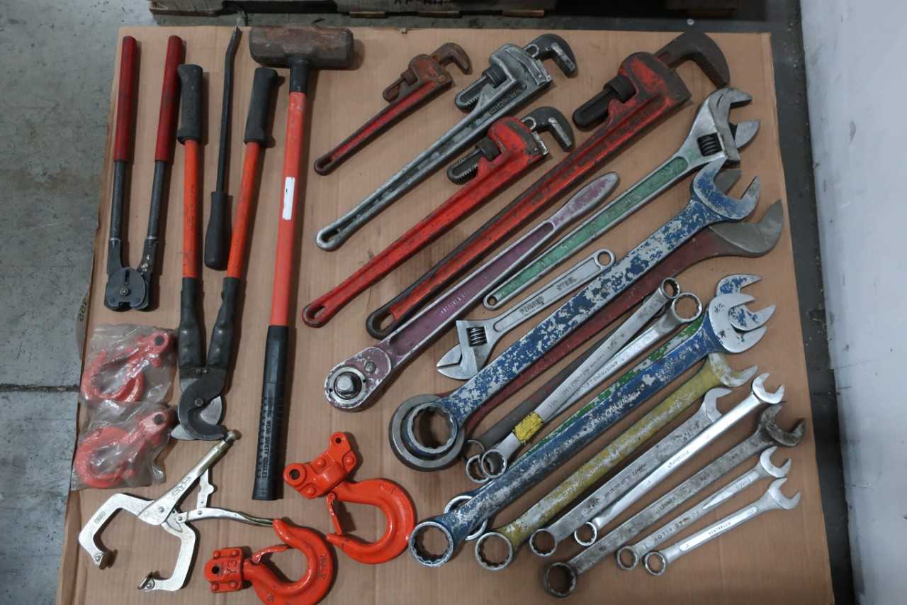 2 PALLETS OF ASSORTED TOOLS - HAND TOOLS