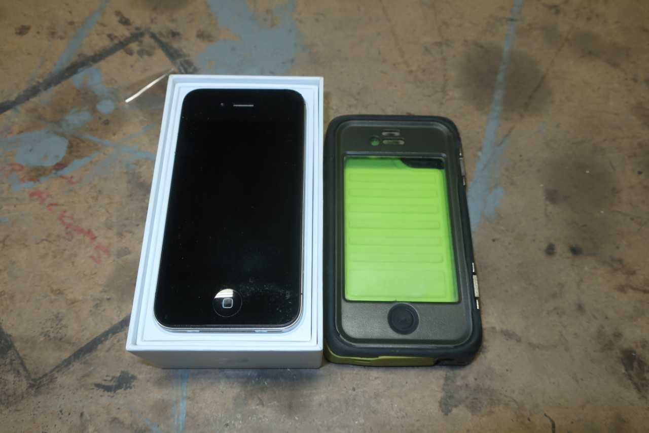 APPLE IPHONE 4S MODEL: A1387 W/ OTTERBOX CASE - TELECOMMUNICATION