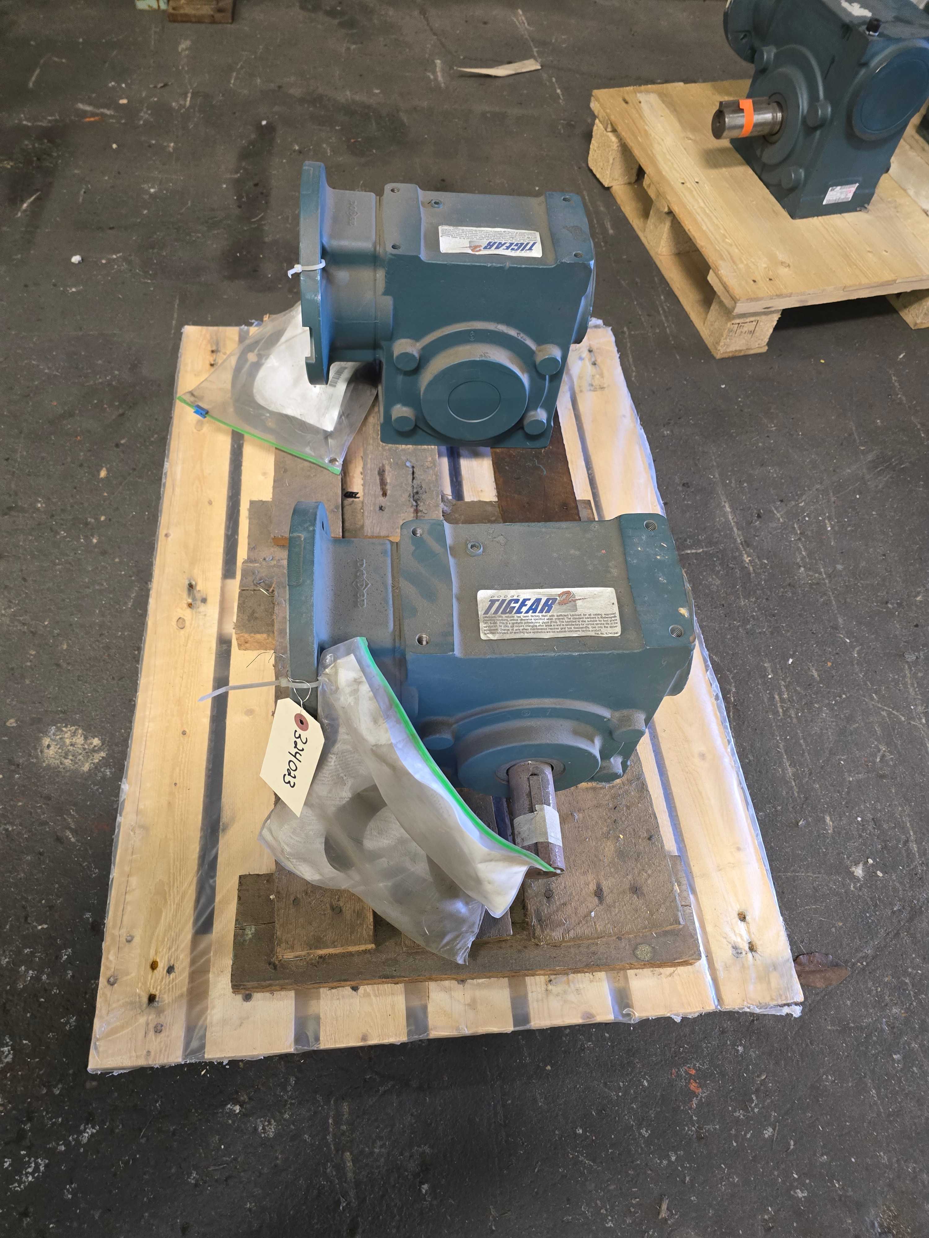 LOT OF DODGE TIGEAR RIGHT ANGLE GEAR REDUCERS - QTY 2 - GEAR REDUCERS