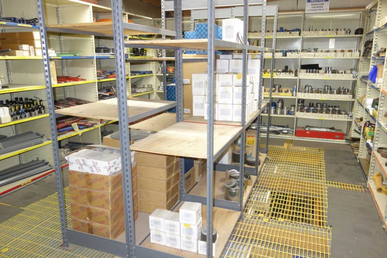 Contents of racking - assorted grinding discs - PALLET RACKING