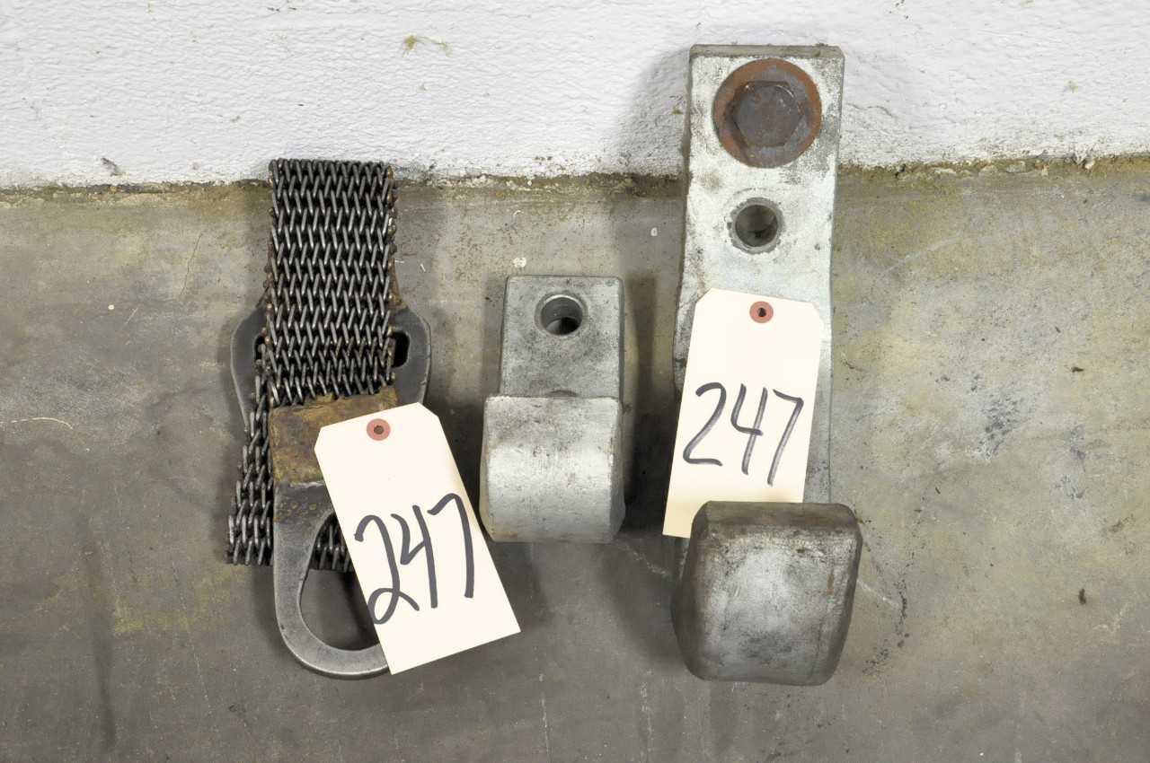 Lot Steel Mesh Sling and 2 Tow Hooks - MATERIAL HANDLING