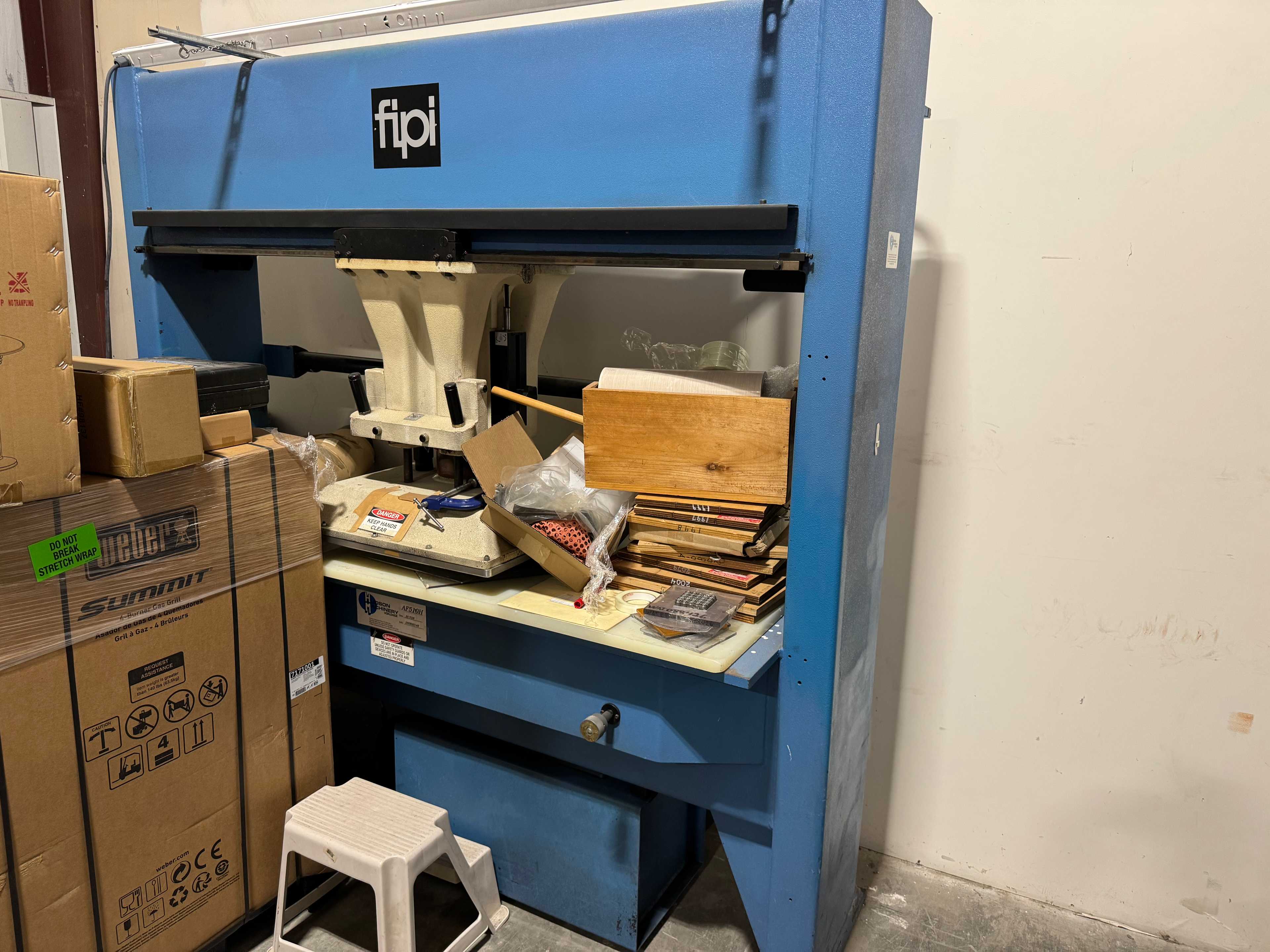 Hudson Machinery AF510H 30-Ton Die Cutting Machine - MACHINING EQUIPMENT