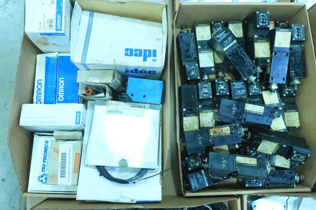 1 LOT OF PHOTOELECTRIC SENSORS-OMRON, SANATECH, BALLUFF - INSTRUMENTATION