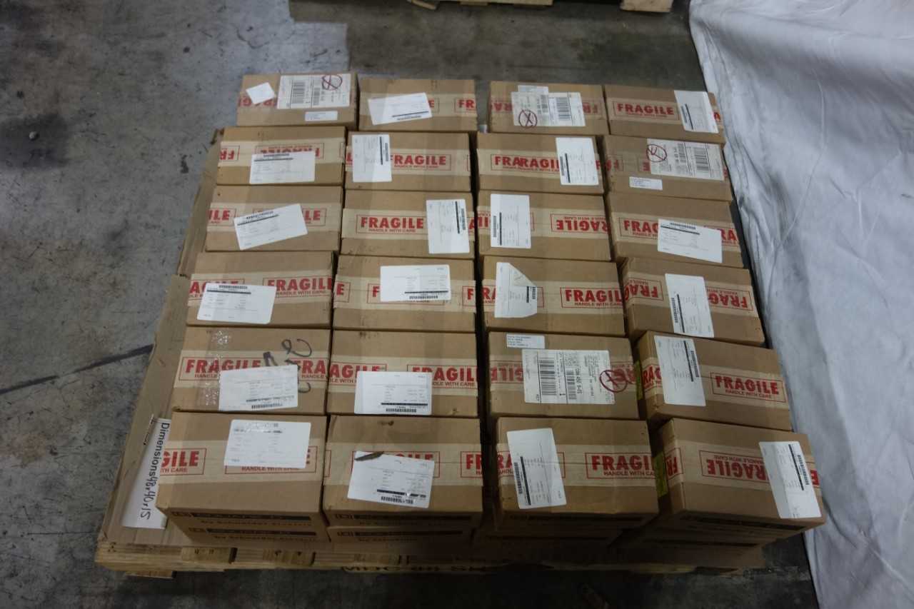 LOT OF 48 NEW IN BOX SQUARE D FHL2600MV MOLDED CASE SWITCHES - ELECTRICAL COMPONENTS