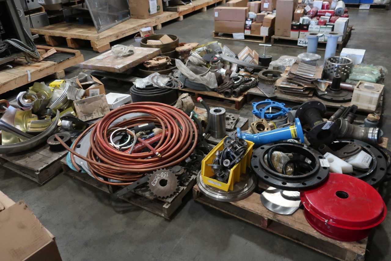 6 PALLETS OF ASSORTED POWER TRANSMISSION FLANGES SPROCKETS TUBING PIPE PARTS HOSES - POWER TRANSMISSION