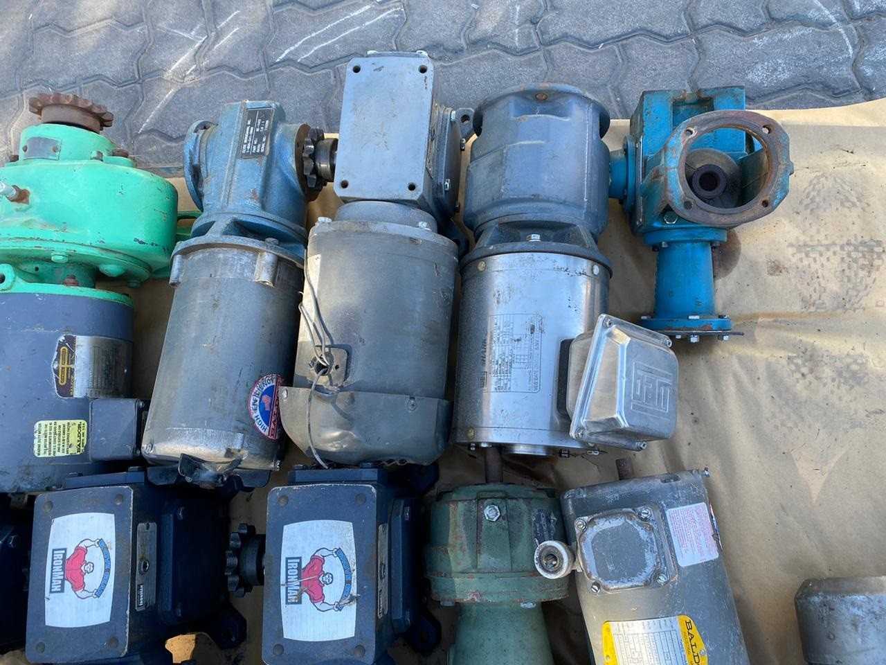 2 PALLETS OF ASSORTED GEARS AND GEARMOTORS - HAND TOOLS