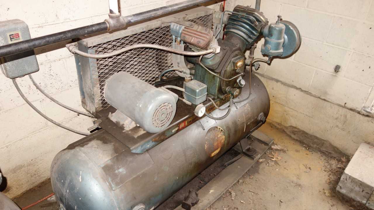 INGERSOLL-RAND 253 D5 5HP 230V-AC TYPE 30 AIR COMPRESSOR - AIR COMPRESSORS