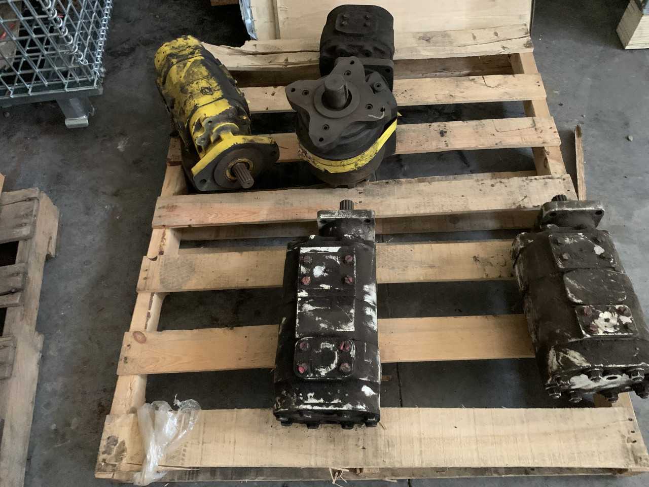 PALLET OF USED HYDRAULIC PUMPS - HYDRAULIC PUMP