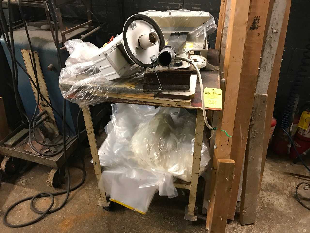 4 Steel Shop Tables with Heavy Duty vice - MACHINING ACCESSORIES & TOOLING