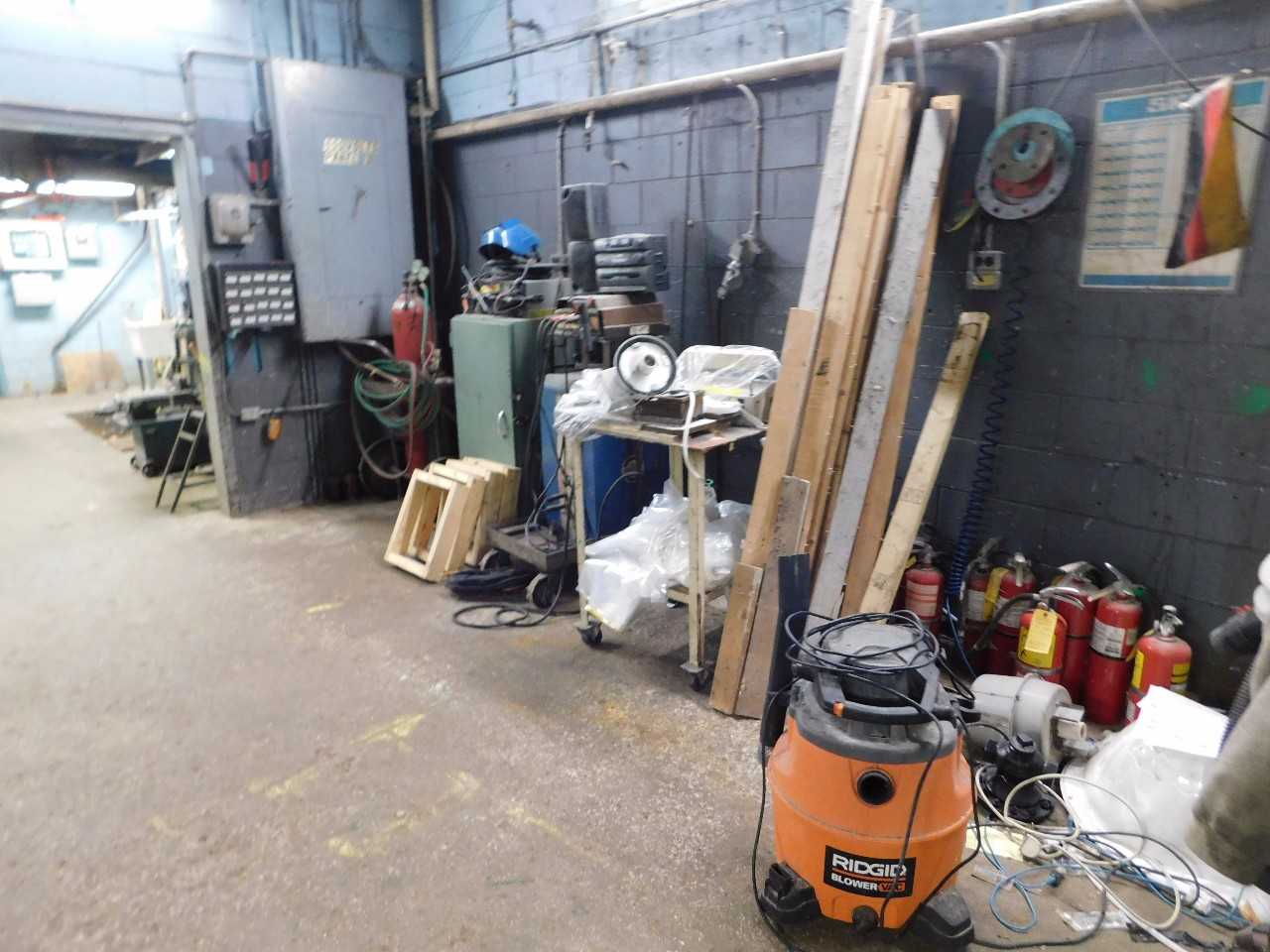 Ridgid Shop Vac - MATERIAL HANDLING