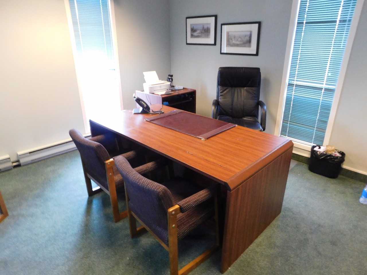 Executive office furniture - MATERIAL HANDLING
