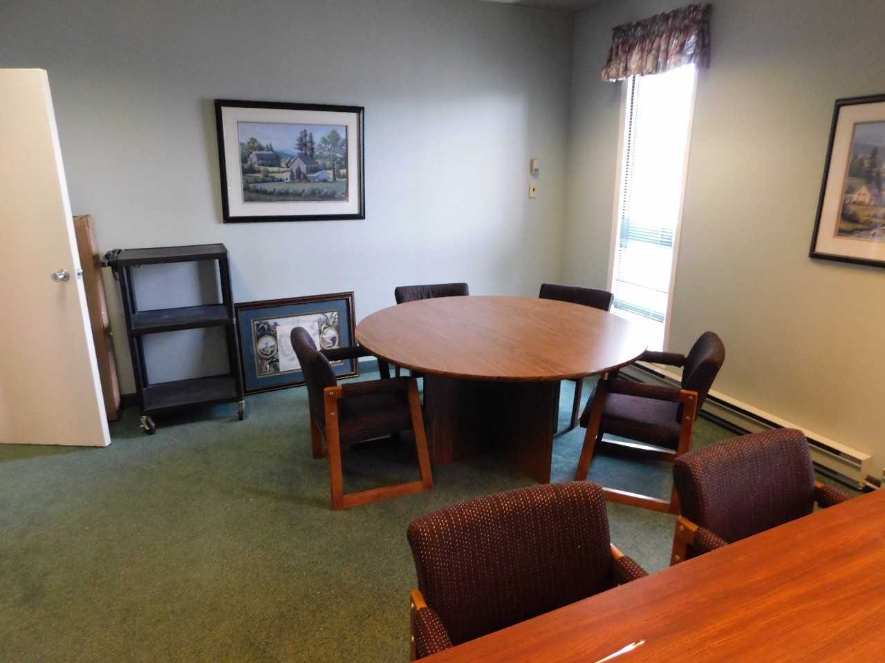 Executive office furniture - MATERIAL HANDLING