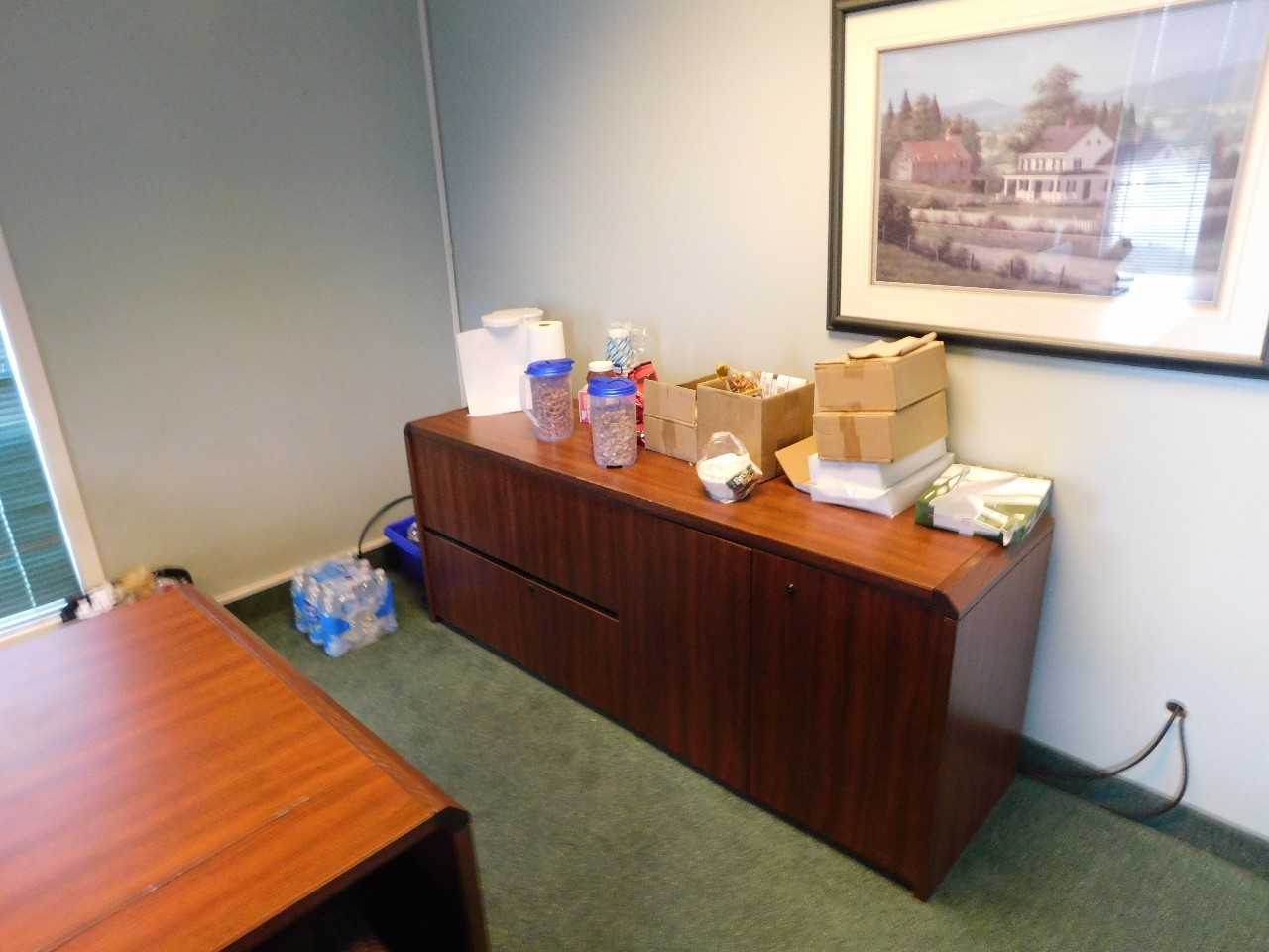 Executive office furniture - MATERIAL HANDLING