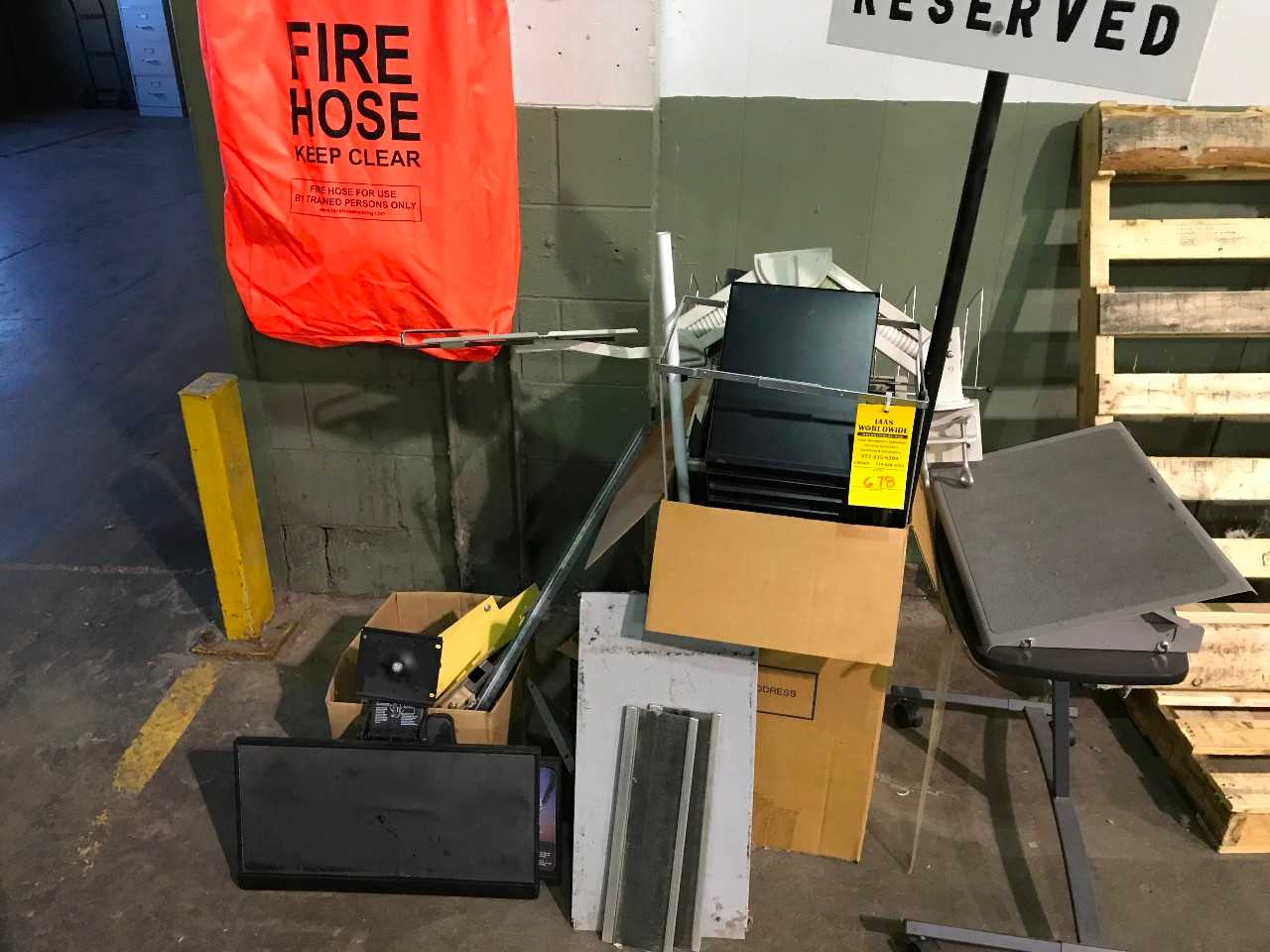 Lot of metal Misc Office and computer supplies - MISCELLANEOUS
