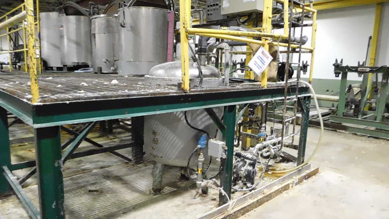 Stainless Steel Tank Approx 800 Ltr  With Mixer Agiator Pump - PROCESS EQUIPMENT