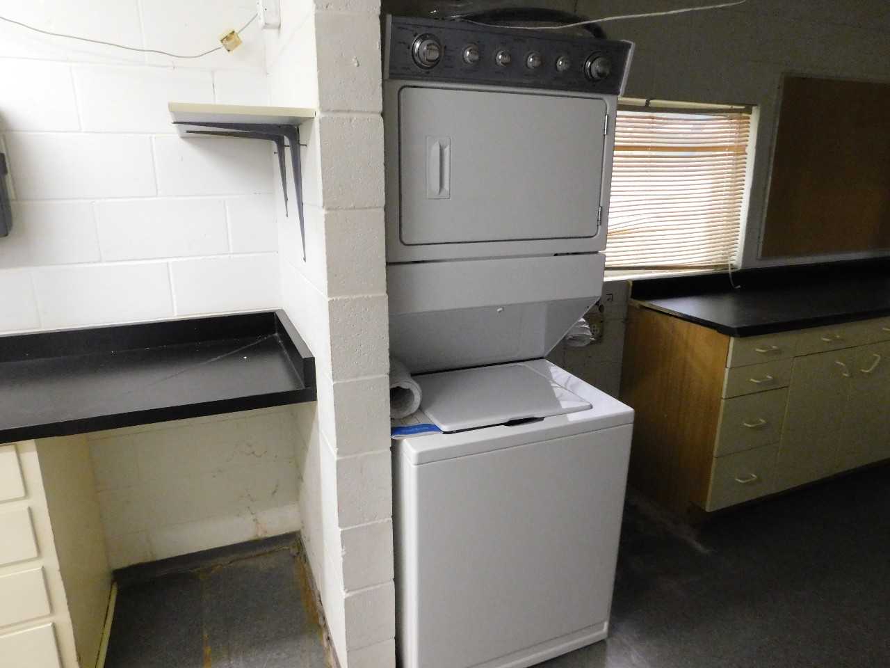 Washer Dryer Set   and 1 Single wahser - INDUSTRIAL PARTS