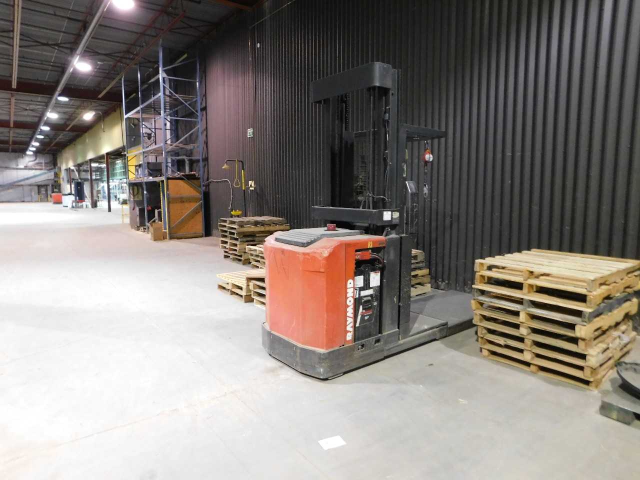 Raymond Stand on Forklift - FORKLIFTS