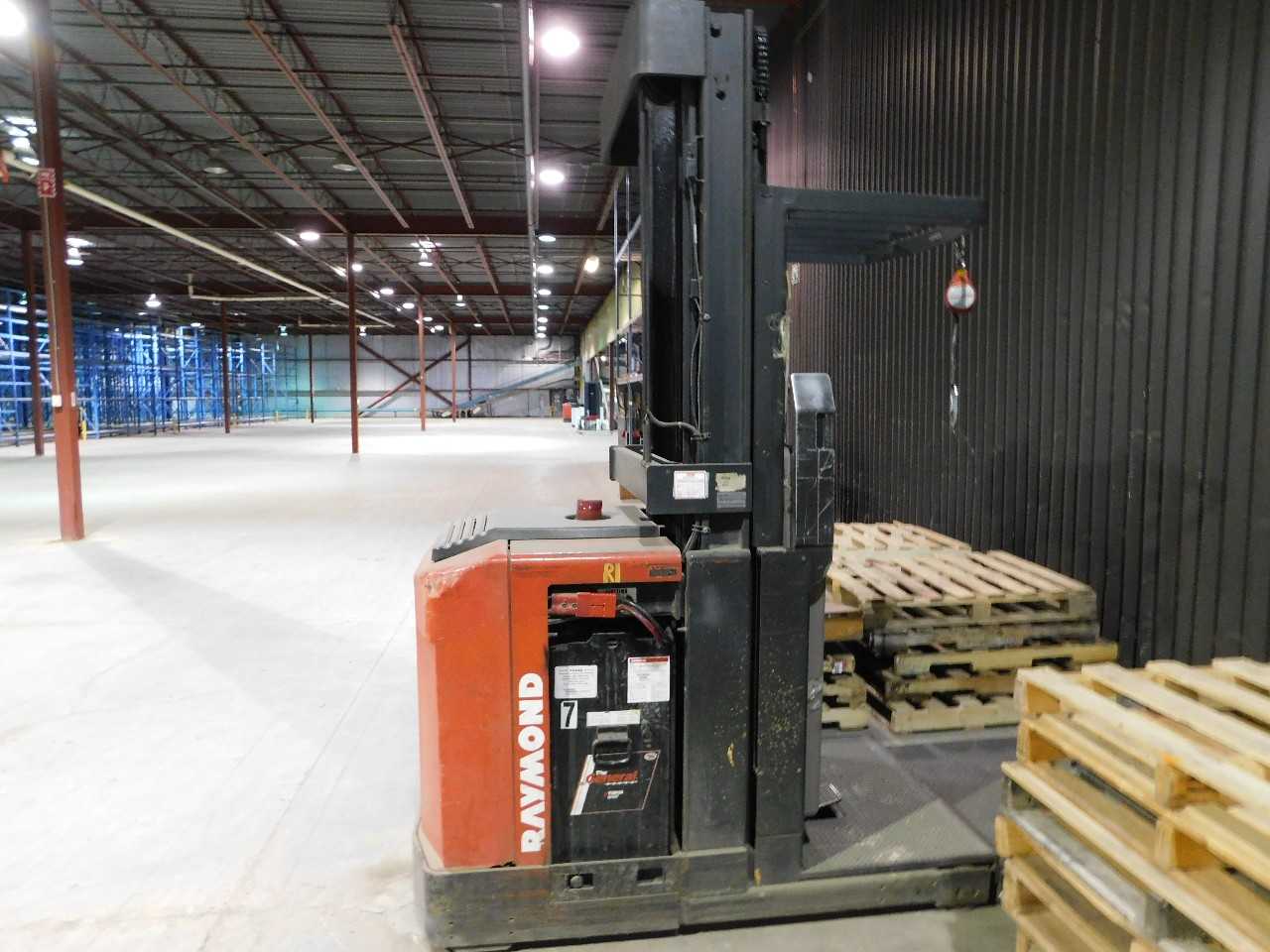 Raymond Stand on Forklift - FORKLIFTS