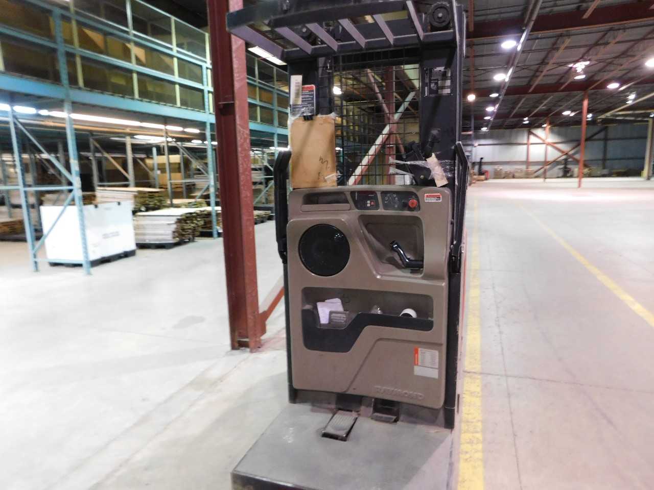 Raymond Stand on Forklift - FORKLIFTS