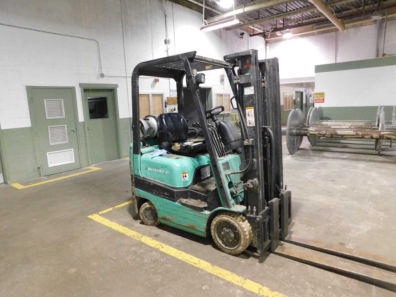 Mitsubishi ForlLift 3000 LB Cap - FORKLIFTS