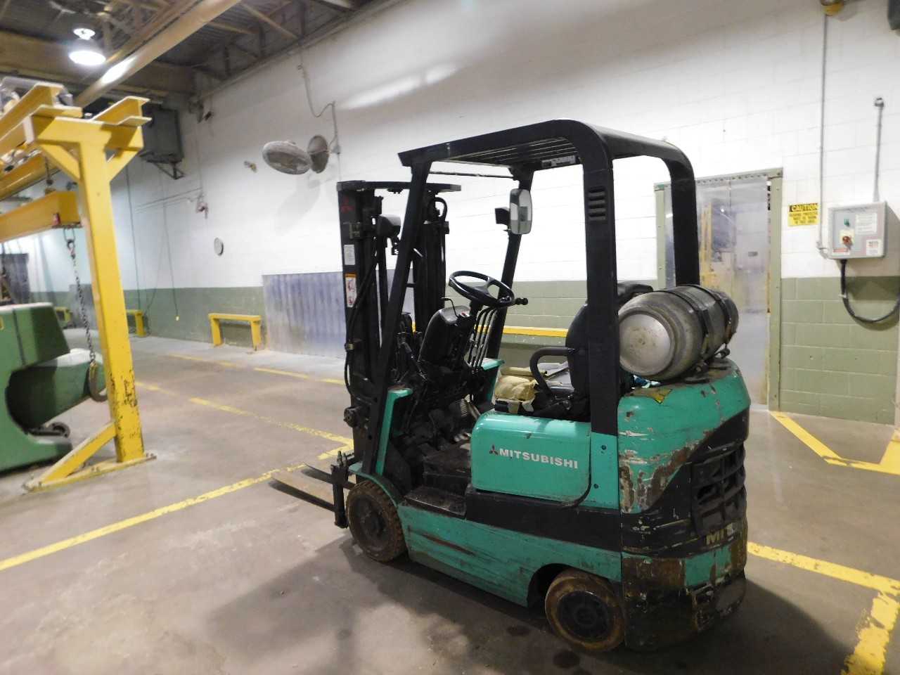 Mitsubishi ForlLift 3000 LB Cap - FORKLIFTS