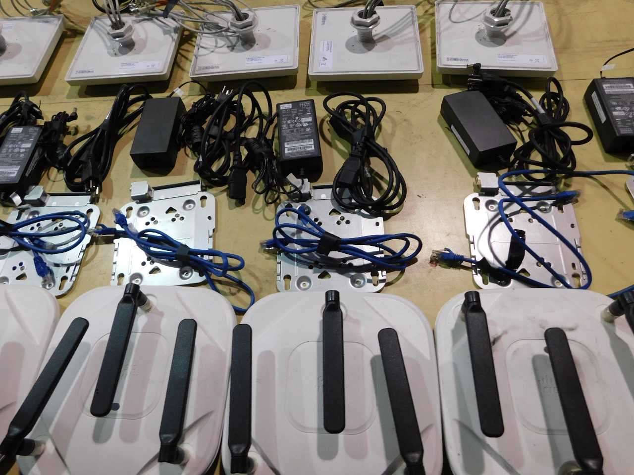 12 Access Point Routers including power supplies and antenna - INDUSTRIAL PARTS