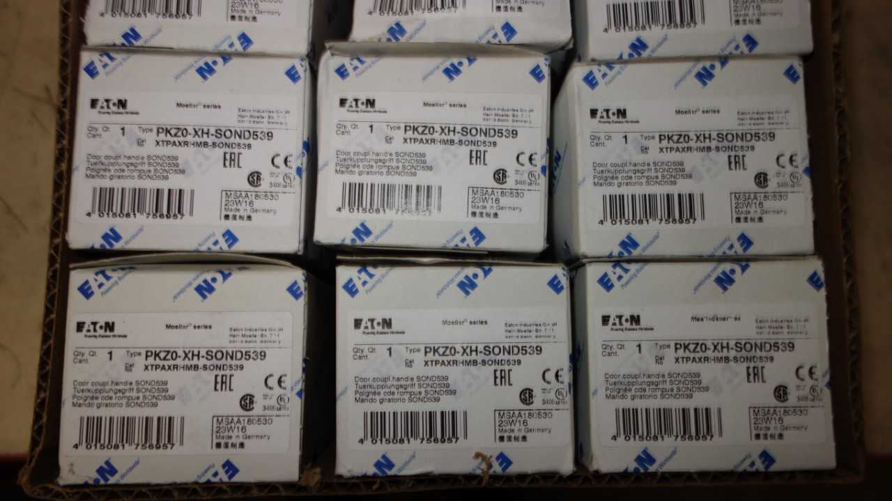 LOT OF 12 EATON PKZ0-XH-SOND539 DOOR COUPLING SWITCHES - ELECTRICAL COMPONENTS