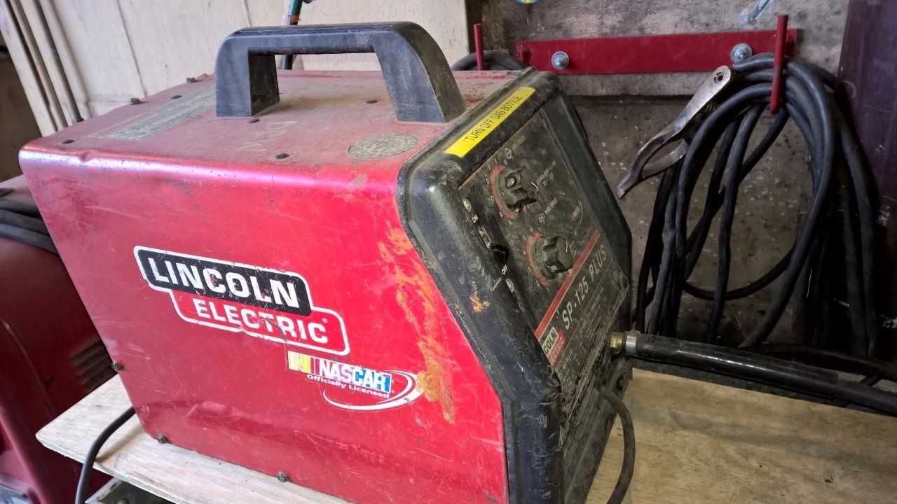 Lincoln MIG welder - WELDING EQUIPMENT