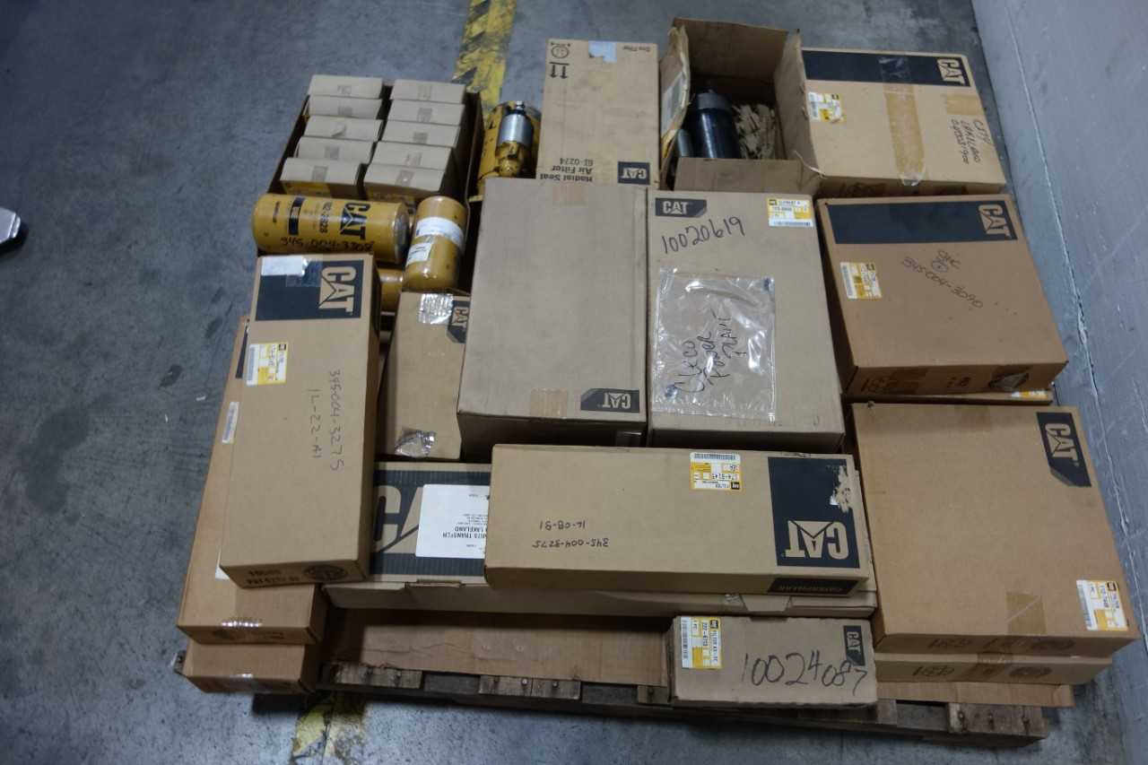 LOT OF ASSORTED CATERPILLAR PARTS AND ACCESSORIES - FORKLIFTS