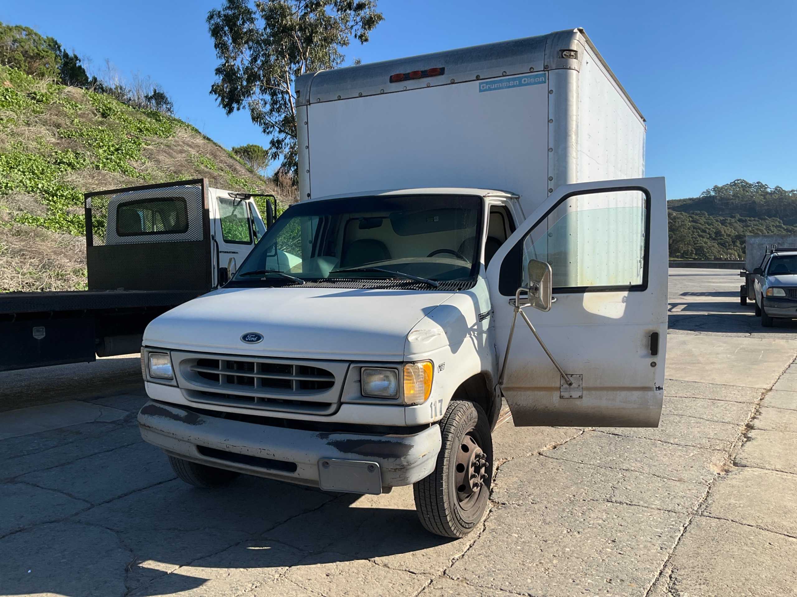 1994 FORD E-350 STRAIGHT CARGO TRUCK