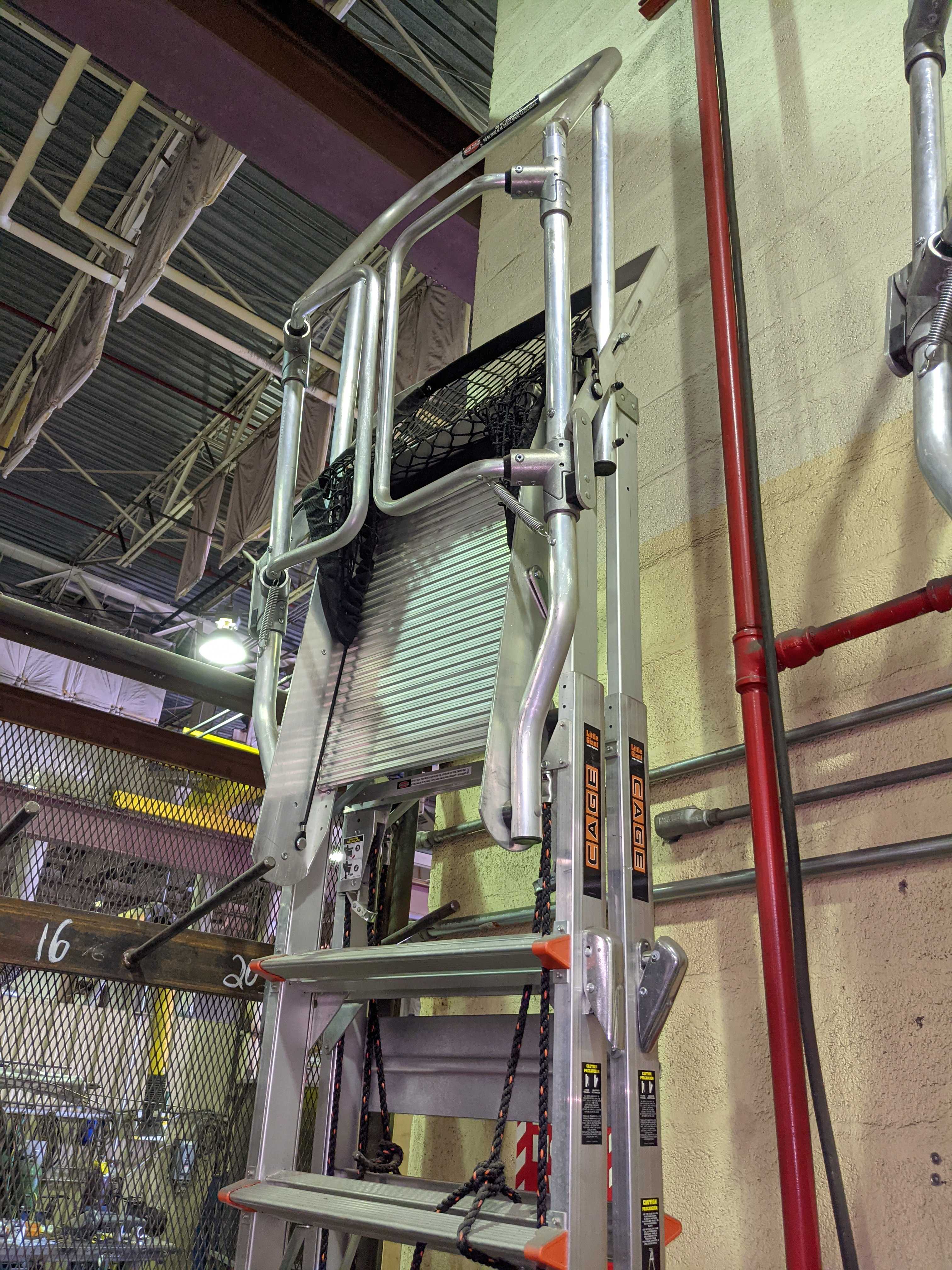 LADDER - MATERIAL HANDLING