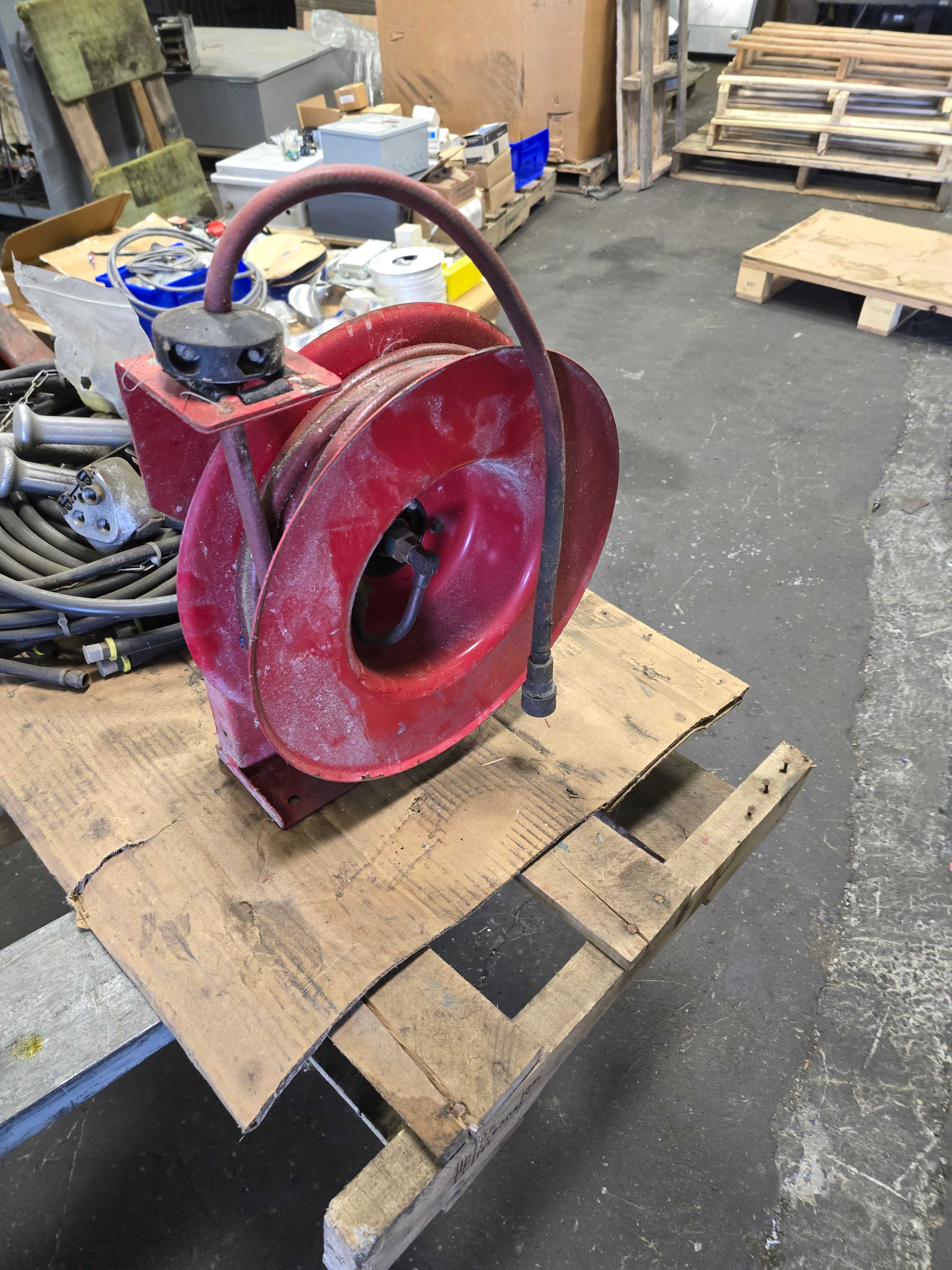 LOT OF HOSES AND HOSE REEL - INDUSTRIAL PARTS