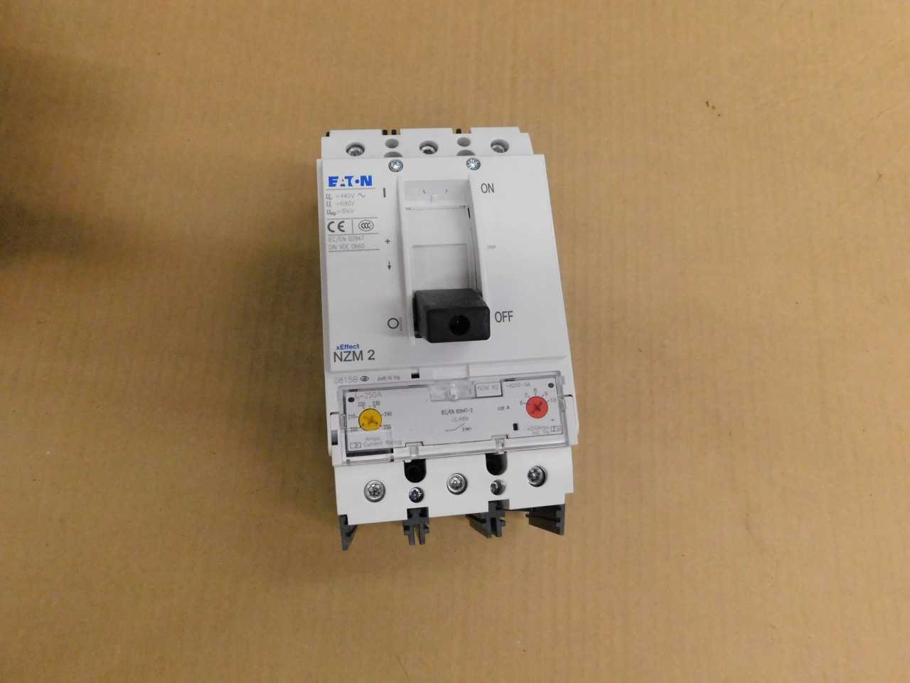 Lot of 1 Circuit Breaker - CIRCUIT BREAKERS