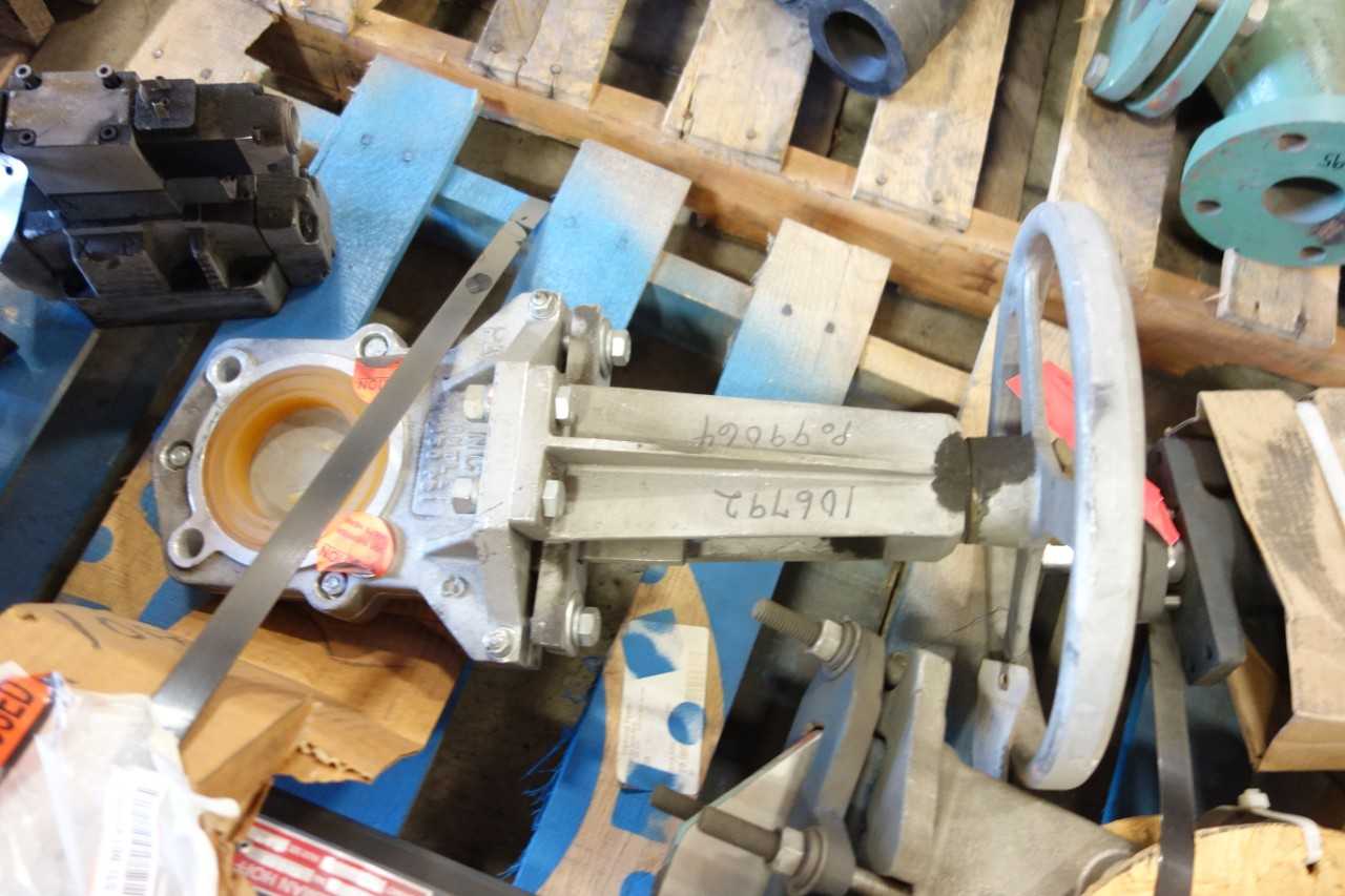 4 PALLETS OF ASSORTED VALES, BUUTERFLY, KNIFE, GATE, BALL AND STRAINER - KNIFE GATE VALVE