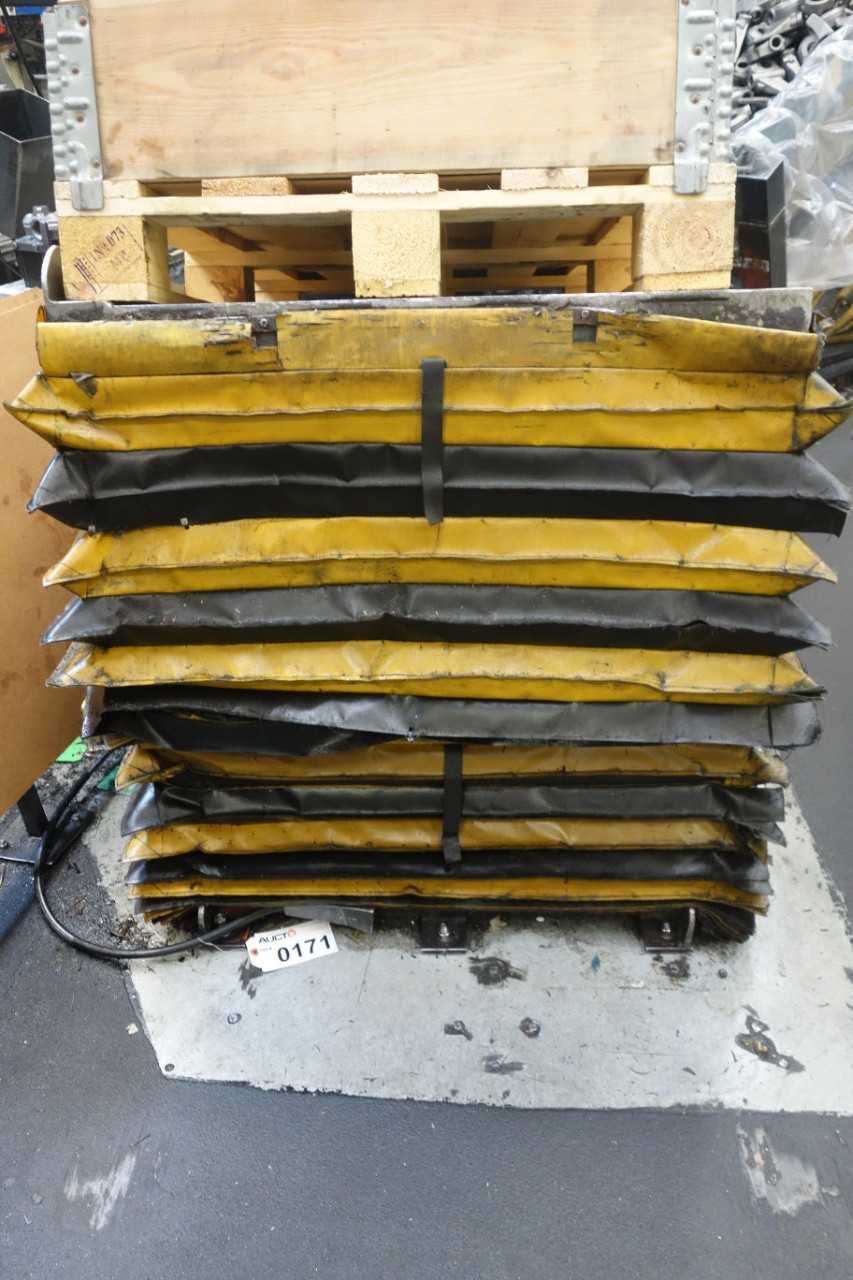 Presto scissor lift/tilt table, 4000lb capacity - MATERIAL HANDLING